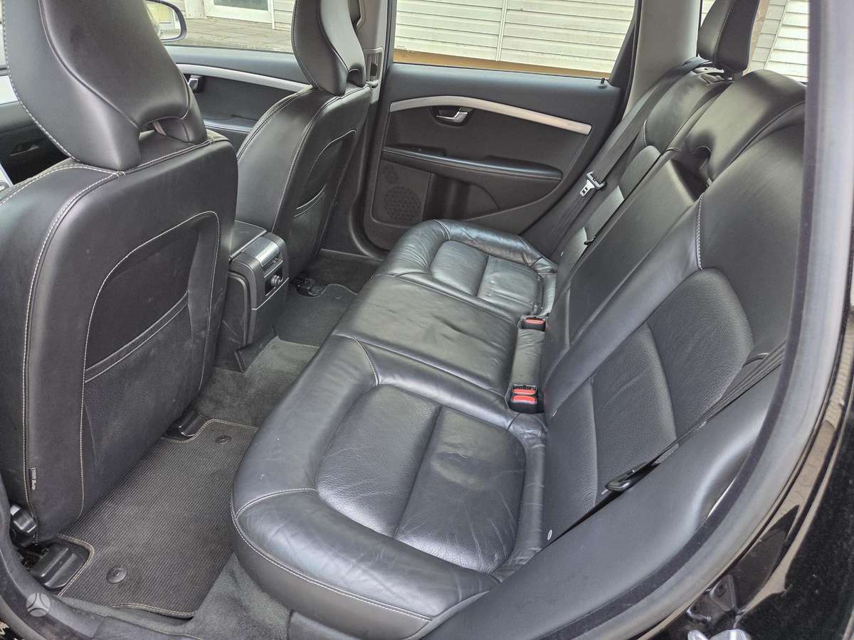 Volvo V70 2015 — photo 17