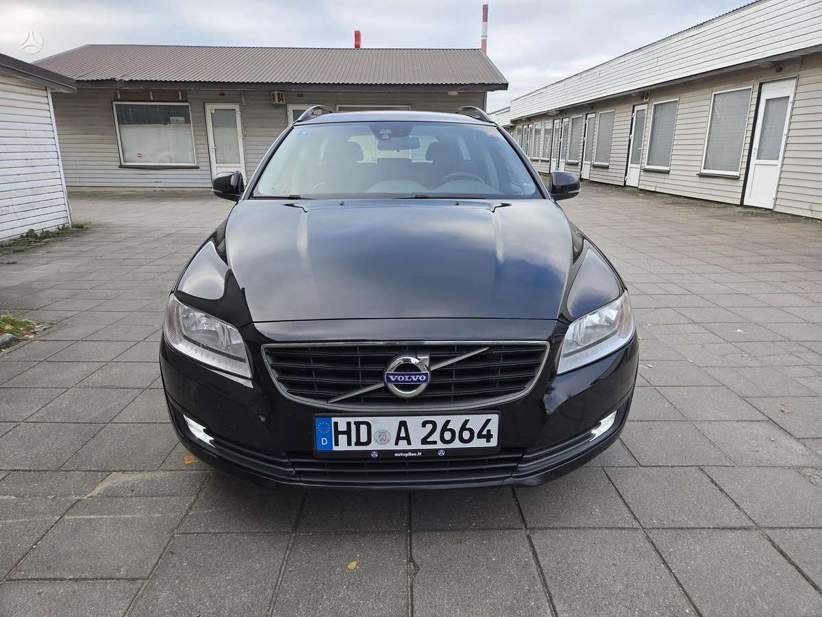 Volvo V70 2015 — rear view