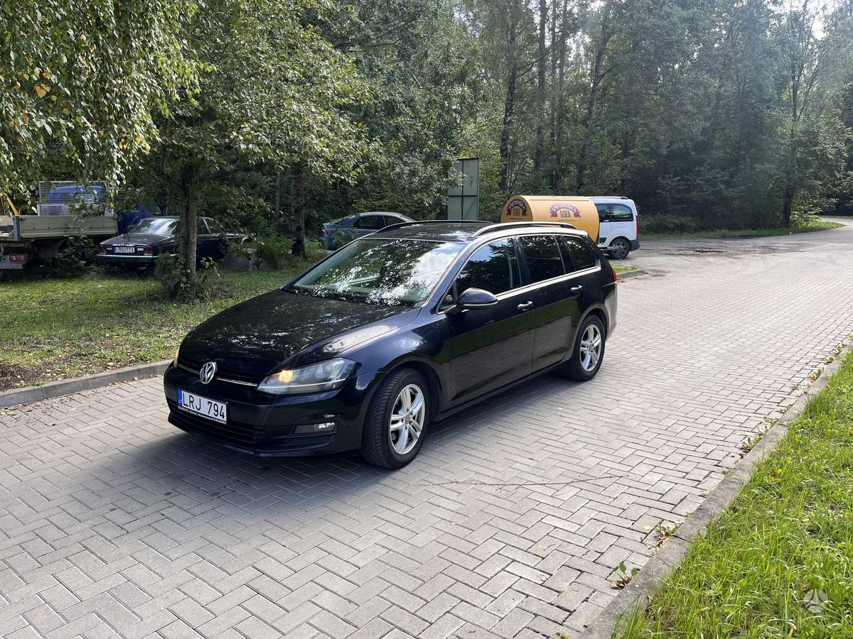Volkswagen Golf 2015 — rear view