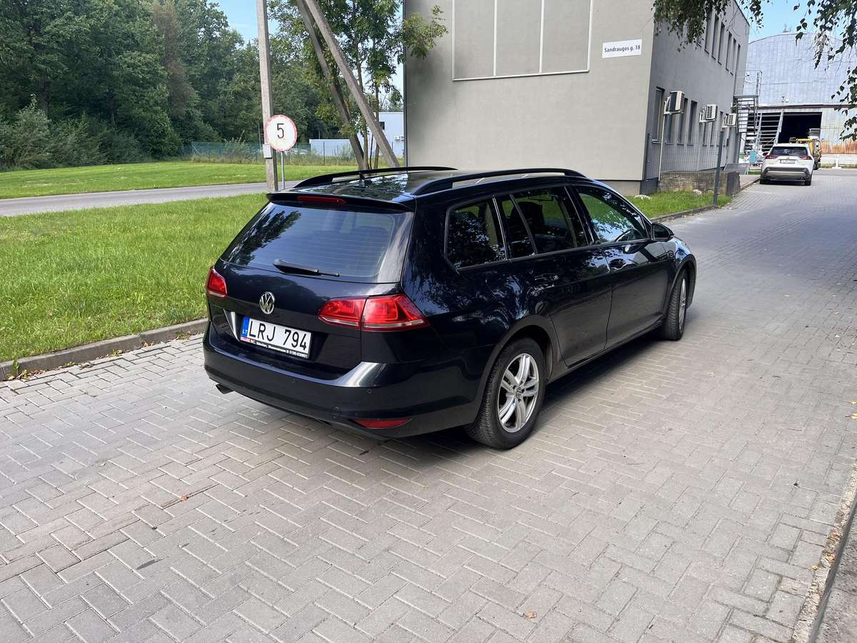 Volkswagen Golf 2015 — engine 1598 cm³, 110 HP (81kW)