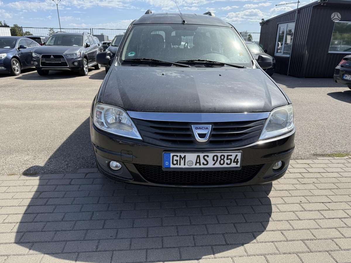 Dacia Logan 2012 — вигляд ззаду