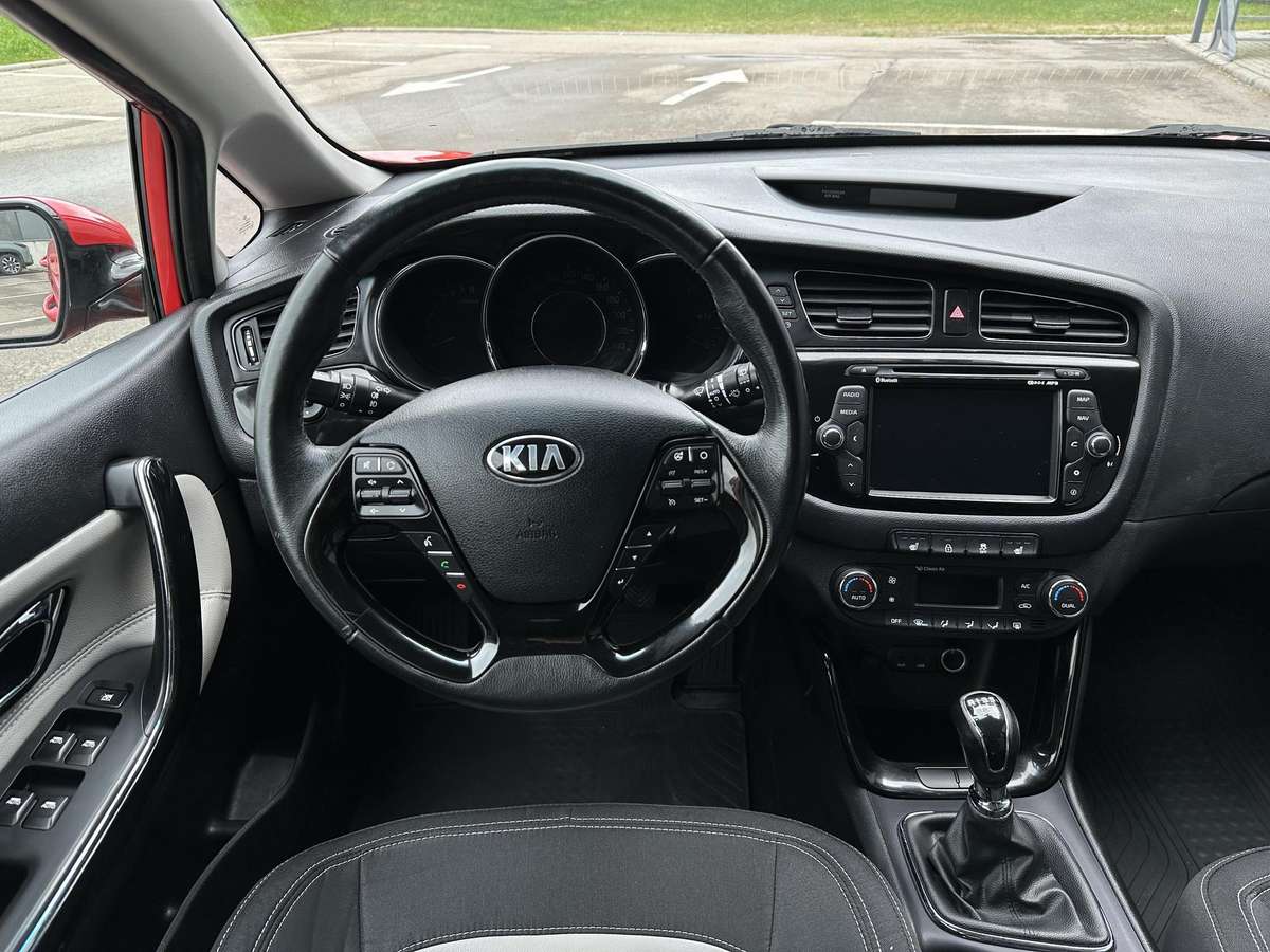 Kia Ceed 2015 — photo 11