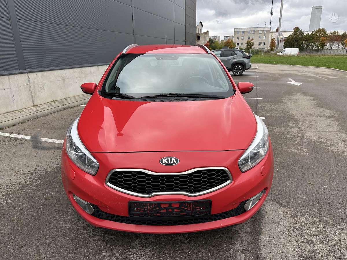 Kia Ceed 2015 — rear view