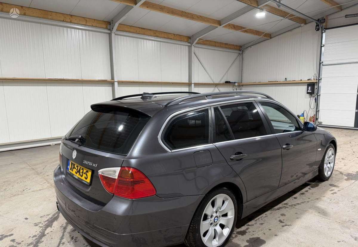 BMW 325 2008 — двигун 2500 cm³, 218 HP (160kW)