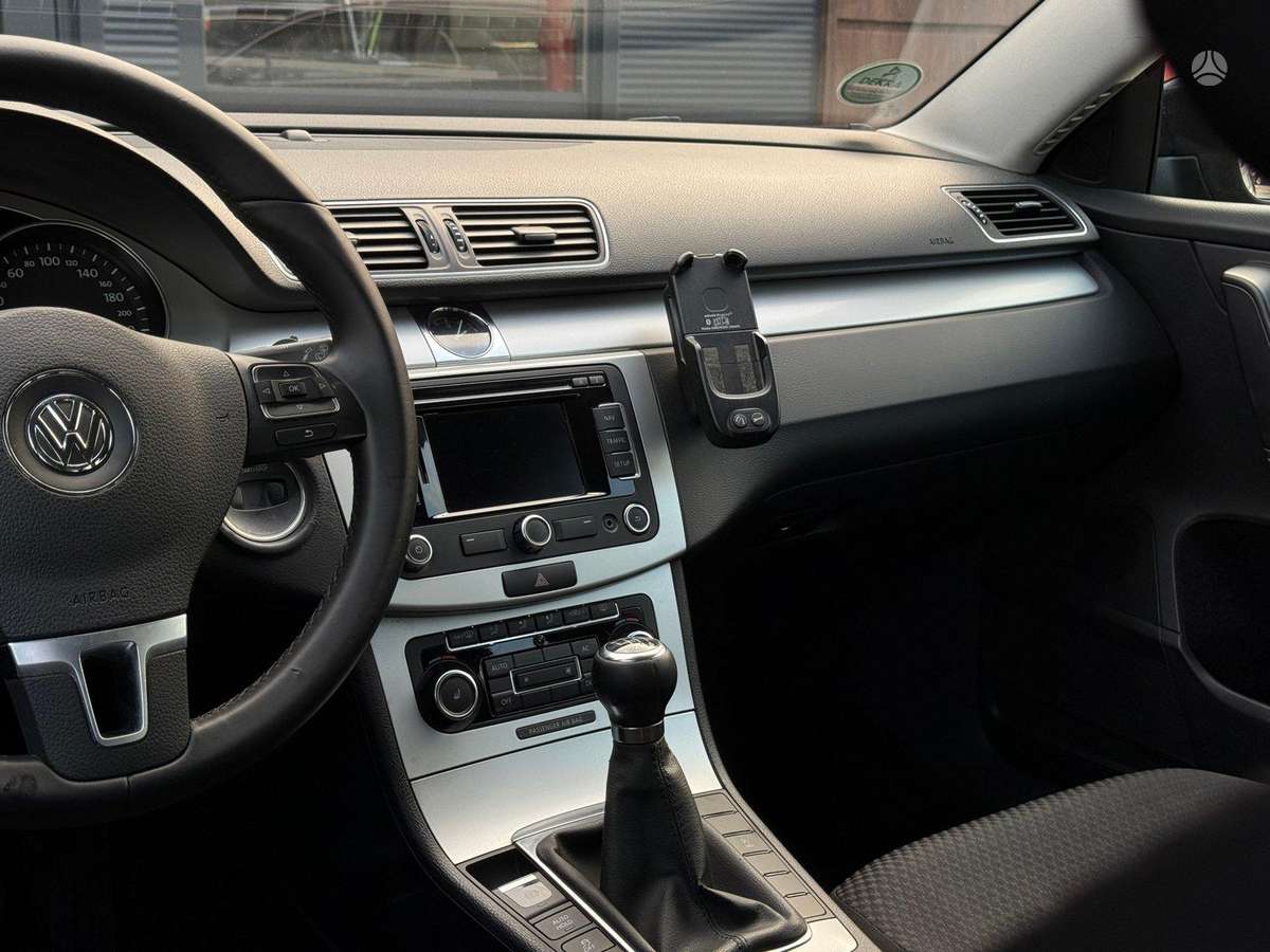 Volkswagen Passat 2011 — photo 10