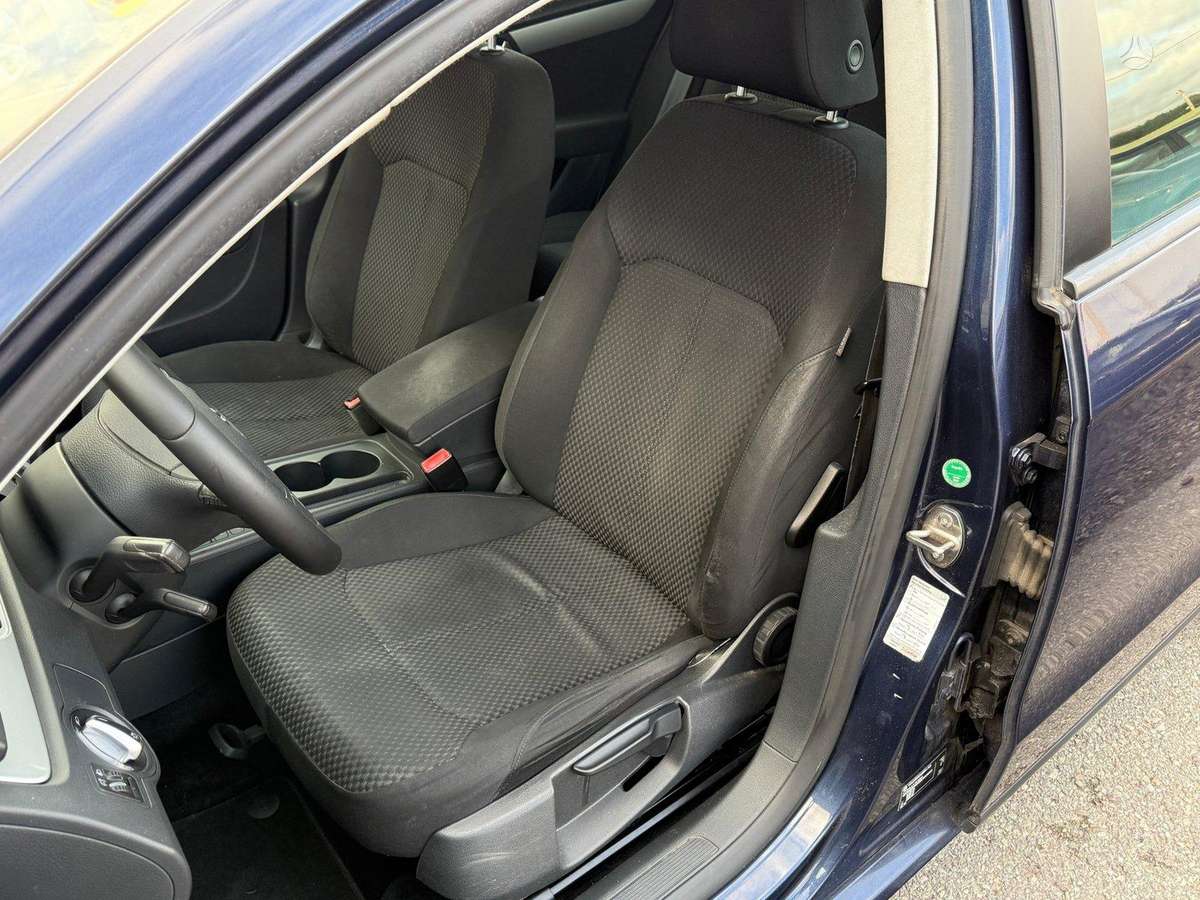 Volkswagen Passat 2011 — photo 13