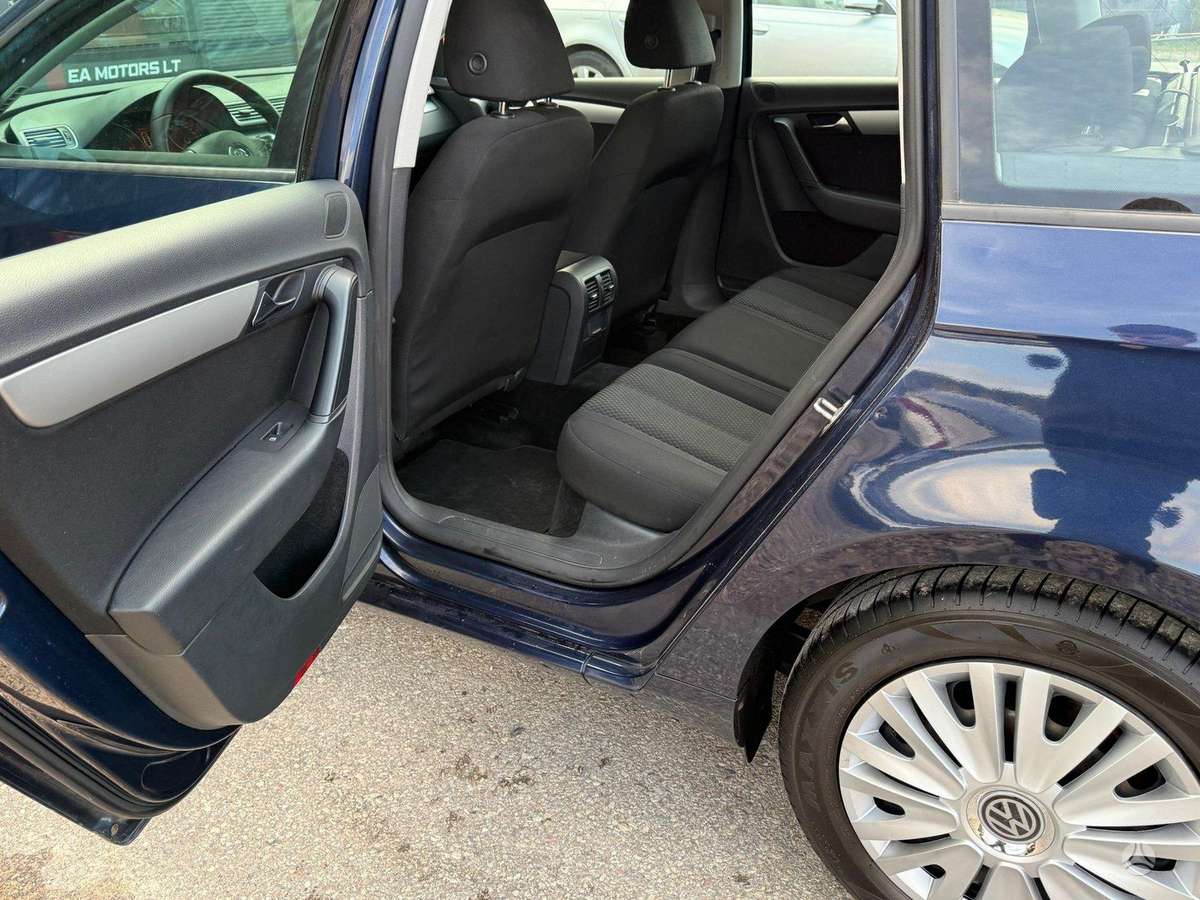 Volkswagen Passat 2011 — photo 14