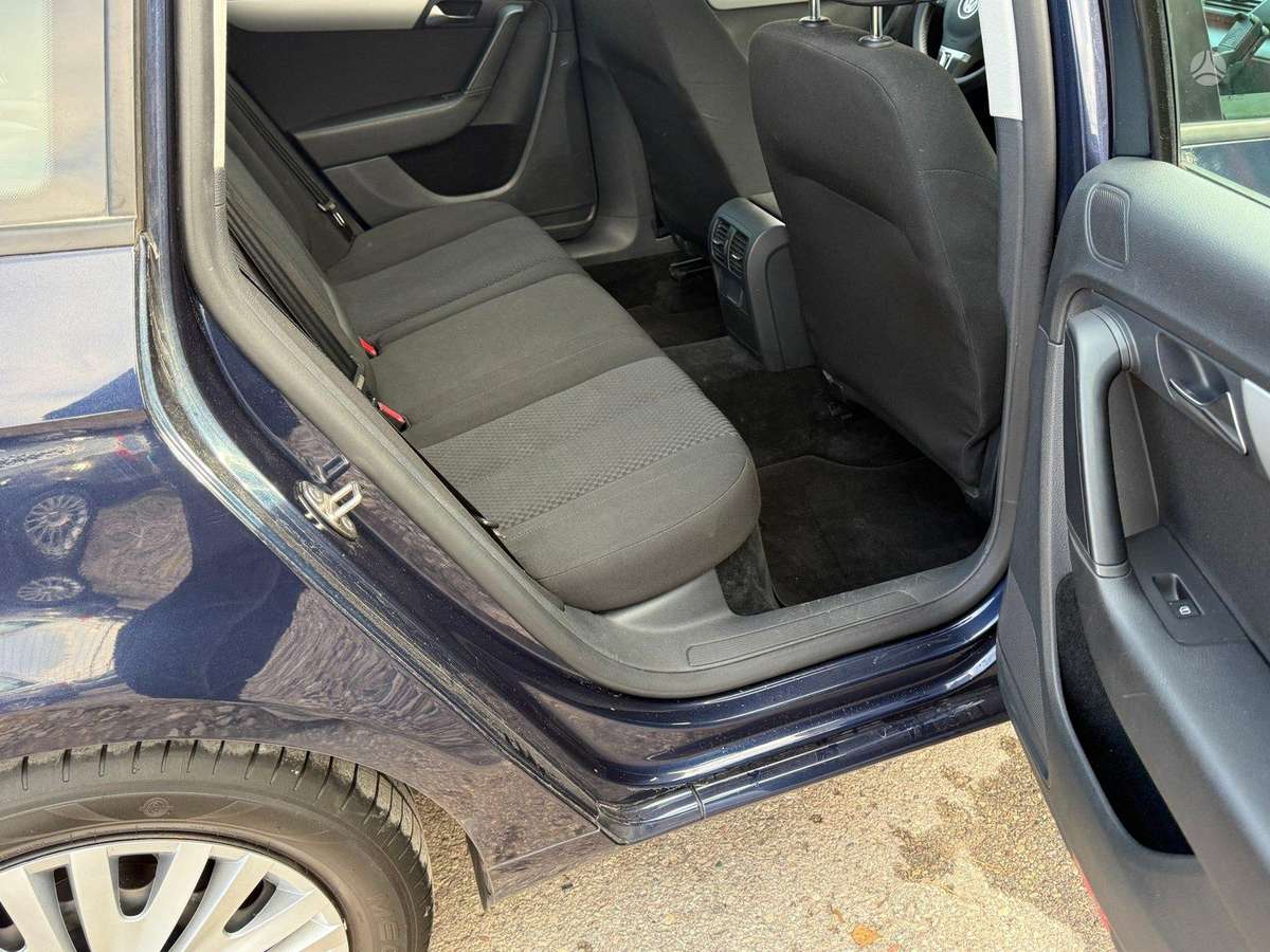 Volkswagen Passat 2011 — photo 18