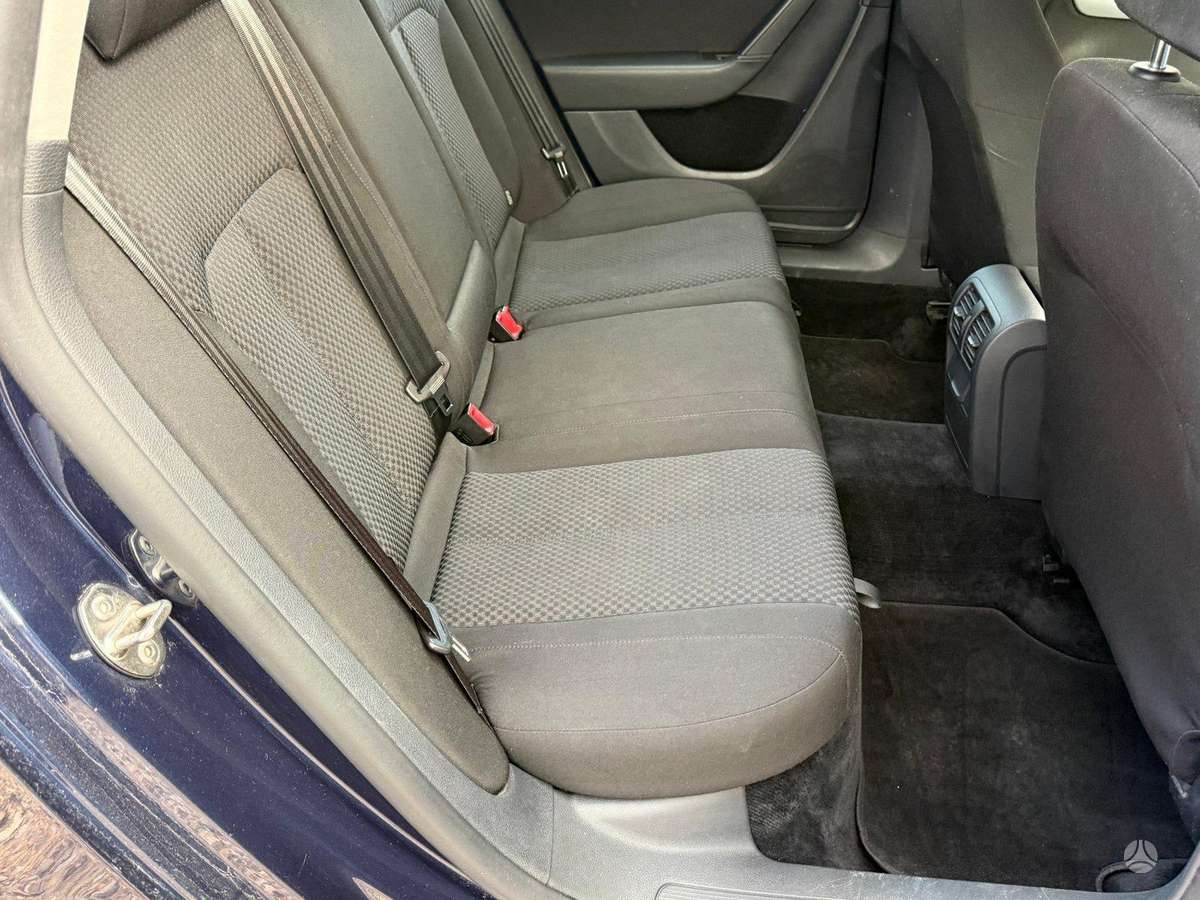 Volkswagen Passat 2011 — photo 19