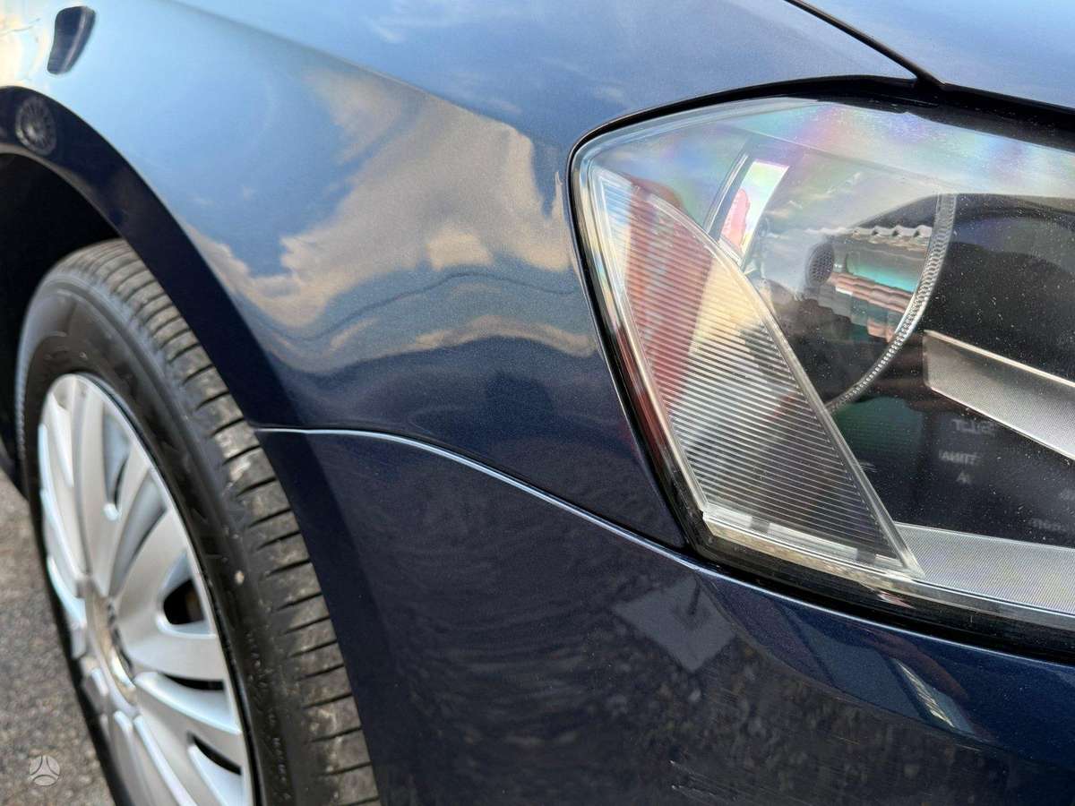 Volkswagen Passat 2011 — photo 27