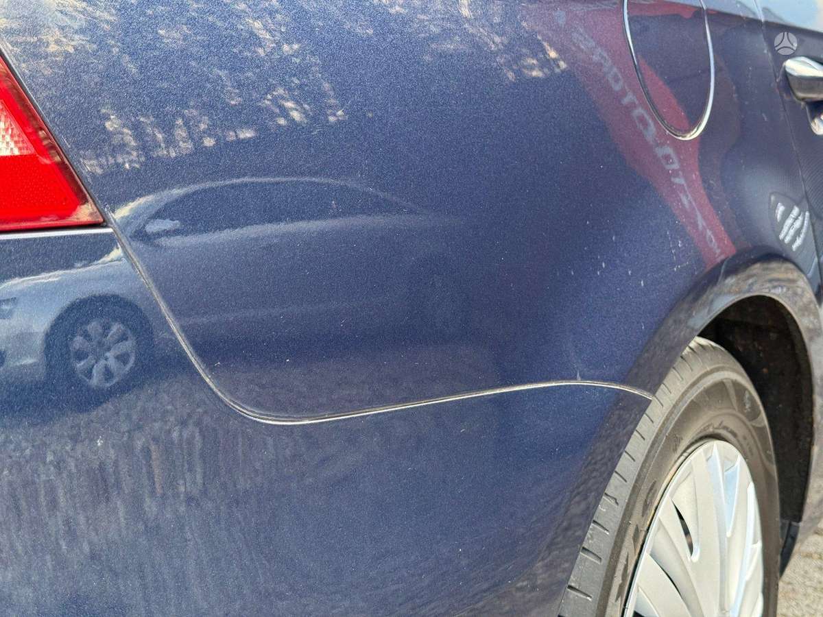Volkswagen Passat 2011 — photo 28