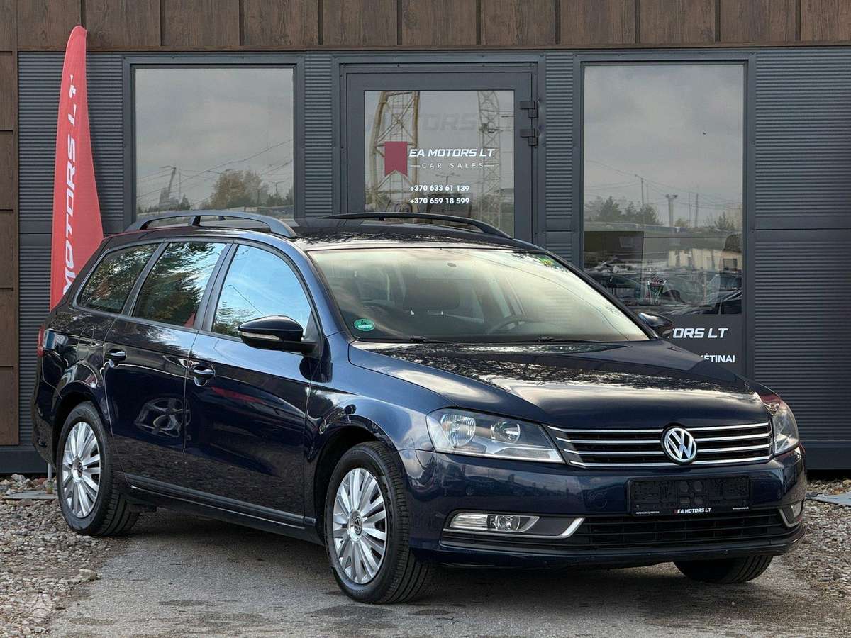Volkswagen Passat 2011 — interior