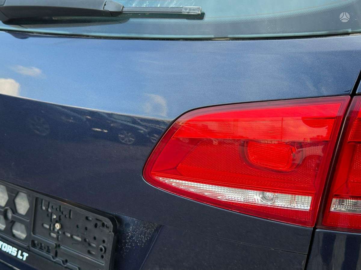Volkswagen Passat 2011 — photo 32