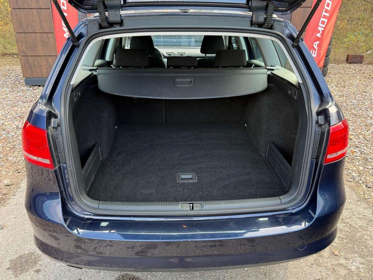 Volkswagen Passat 2011 — photo 35