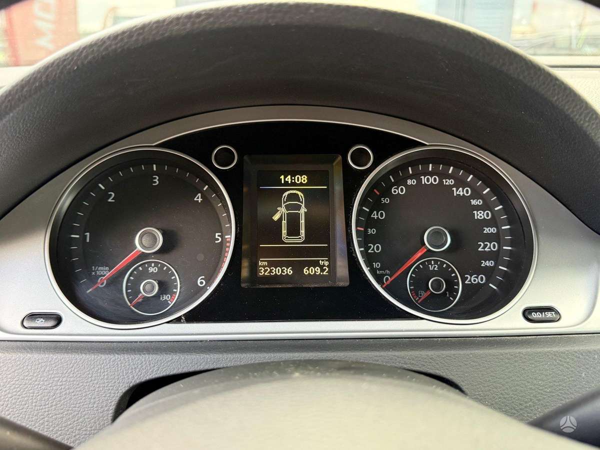 Volkswagen Passat 2011 — photo 36
