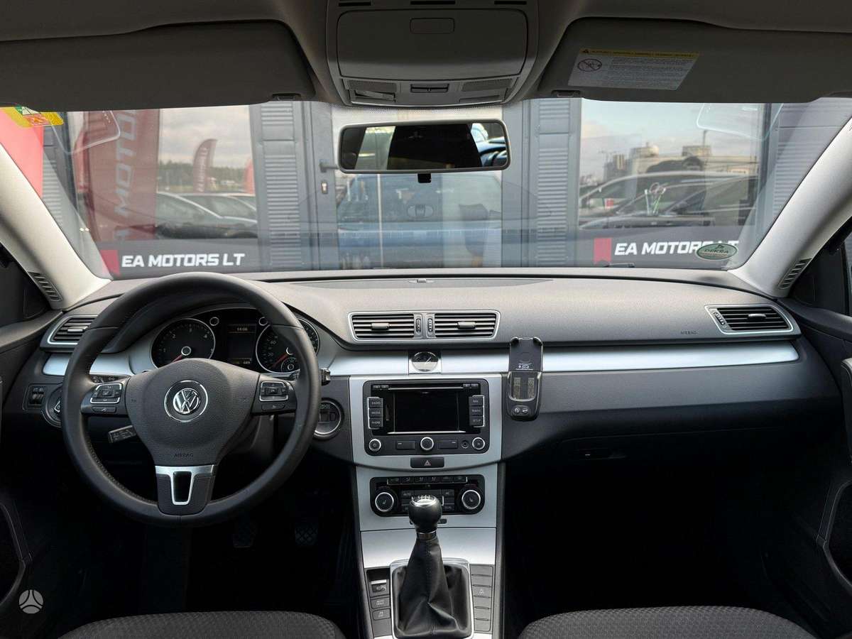 Volkswagen Passat 2011 — photo 9