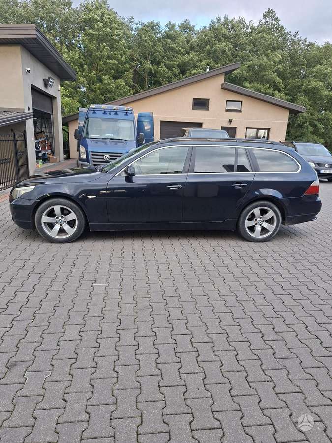 BMW 520 2006 — interior