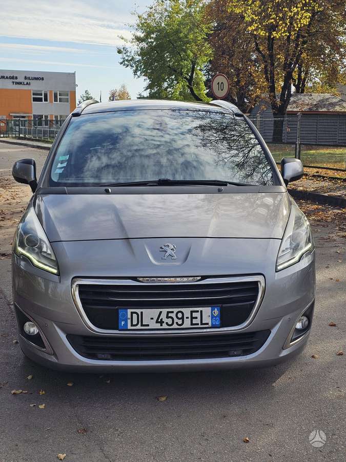 Peugeot 5008 2014 — rear view