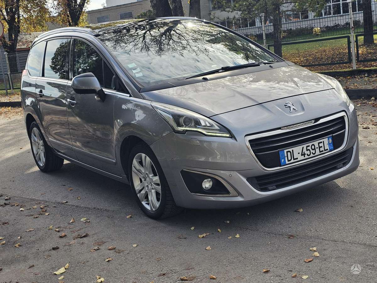 Peugeot 5008 2014 — interior