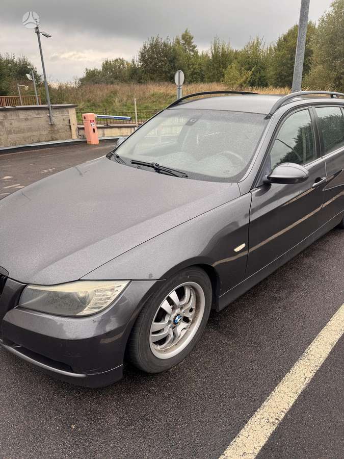 BMW 320 2008 — вигляд ззаду