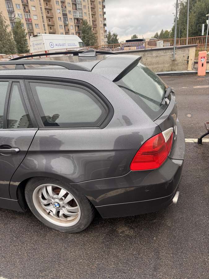 BMW 320 2008 — салон