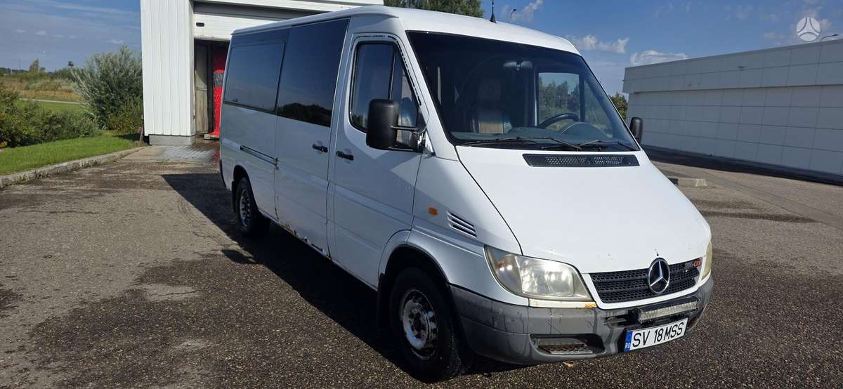 Mercedes-Benz Sprinter 2004 — rear view