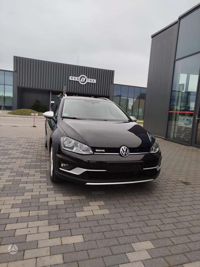 Volkswagen Golf 2015 — салон