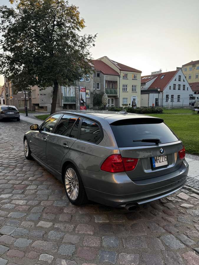 BMW 320 2011 — photo 10
