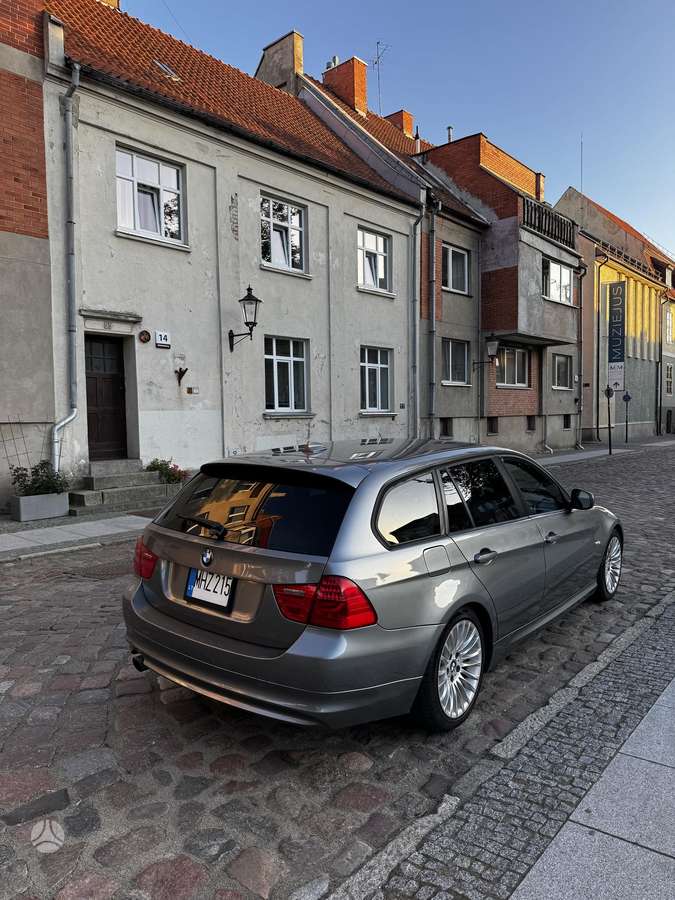 BMW 320 2011 — photo 11