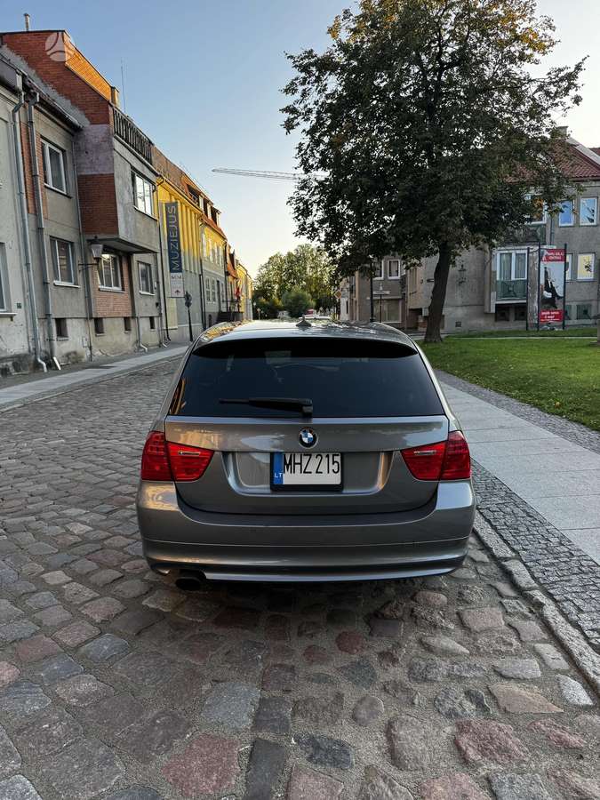 BMW 320 2011 — photo 12
