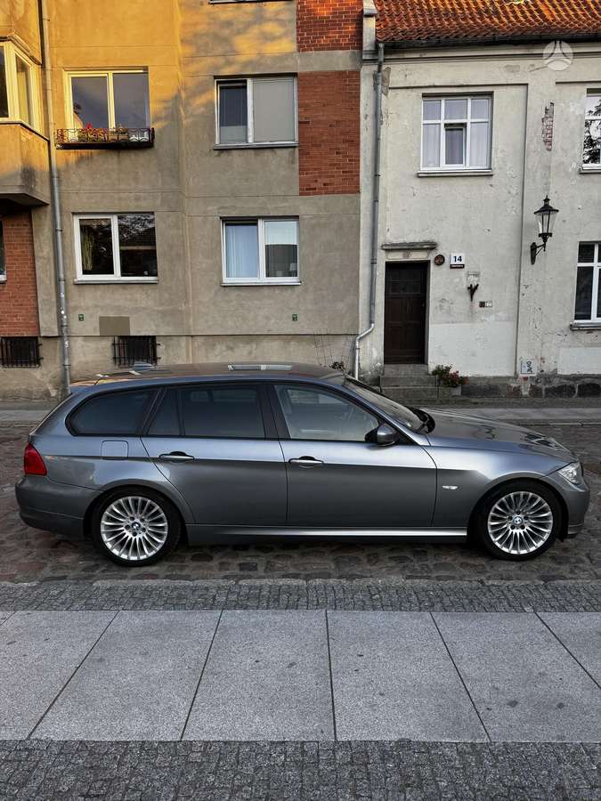 BMW 320 2011 — photo 14