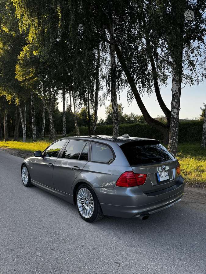BMW 320 2011 — engine 1995 cm³, 163 HP (120kW)