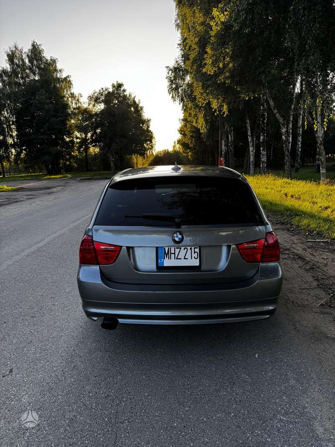 BMW 320 2011 — photo 5