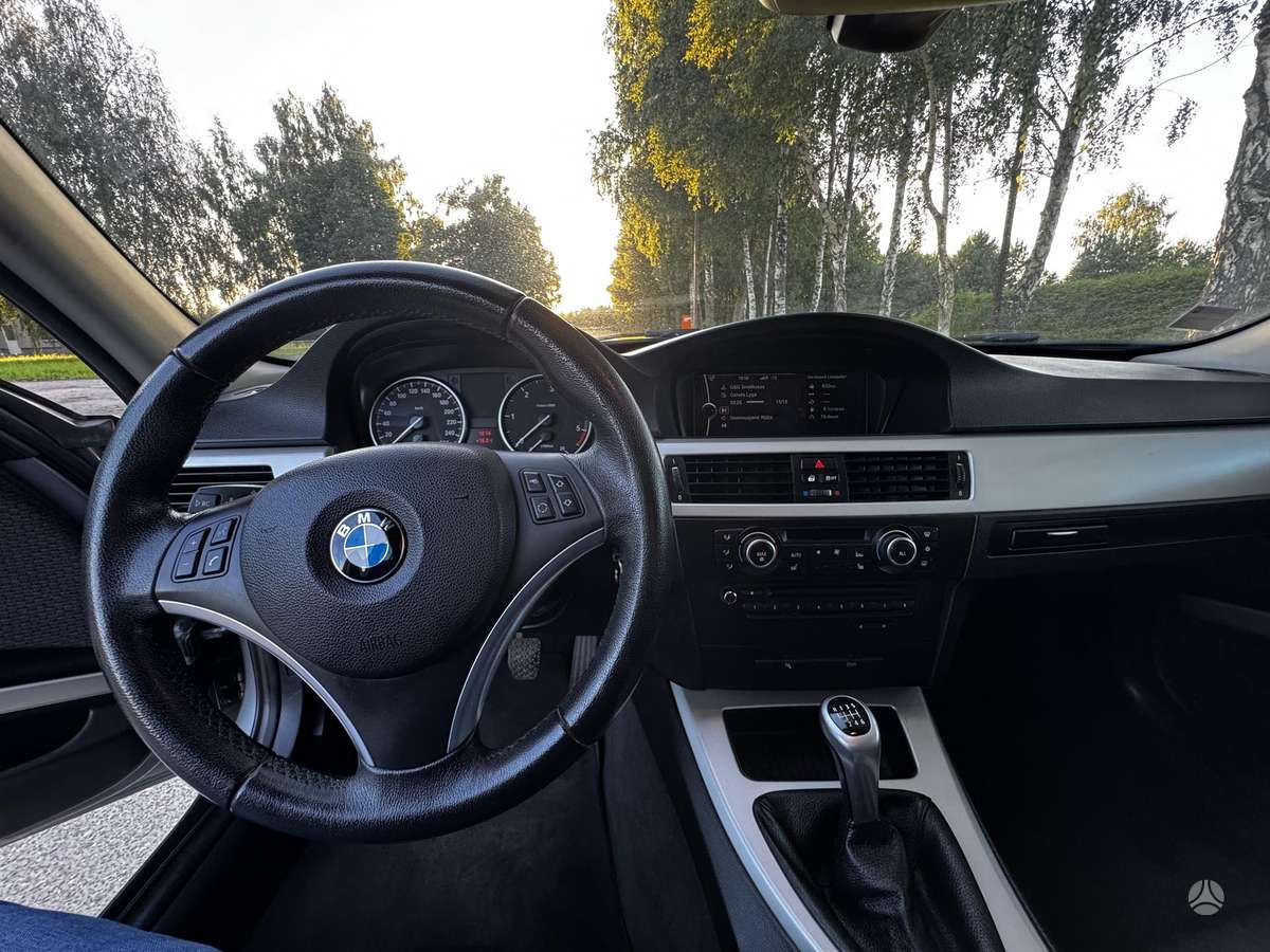 BMW 320 2011 — photo 7