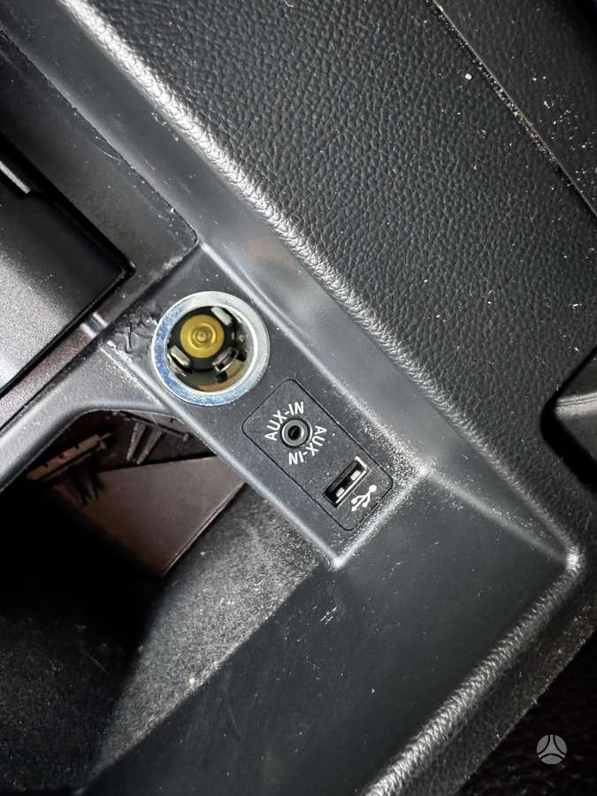 BMW 320 2011 — photo 8