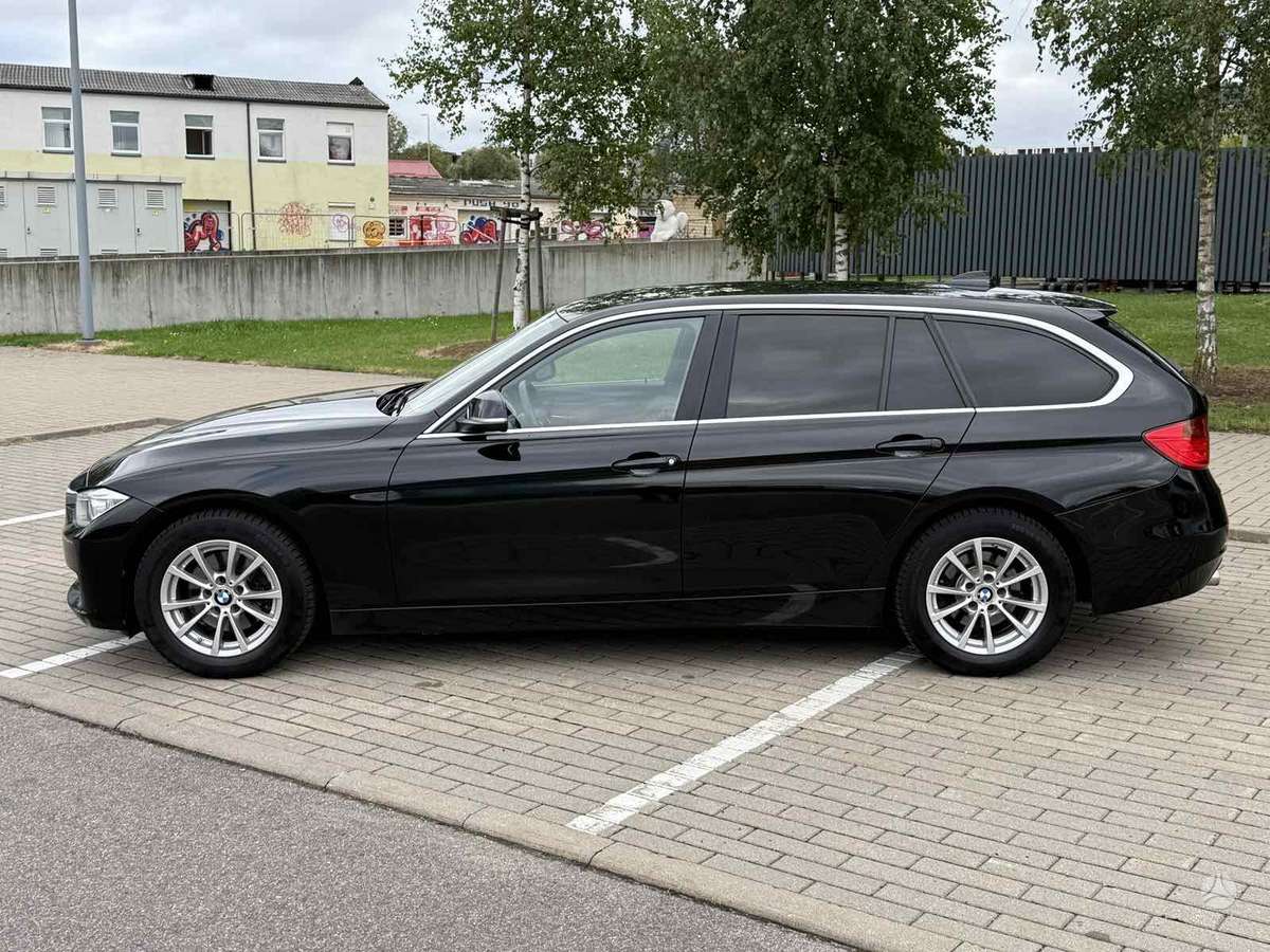 BMW 320 2014 — rear view