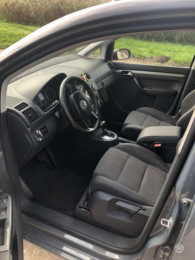 Volkswagen Touran 2004 — photo 10