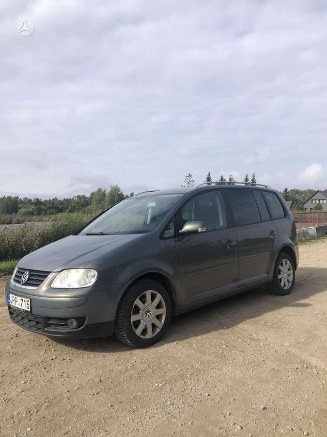Volkswagen Touran 2004 — interior