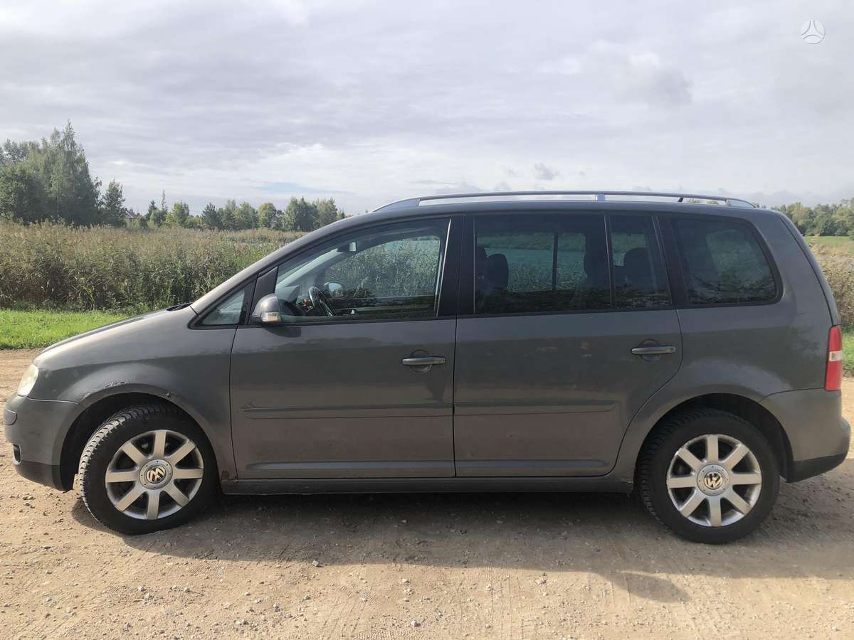 Volkswagen Touran 2004 — engine 1968 cm³, 140 HP (103kW)