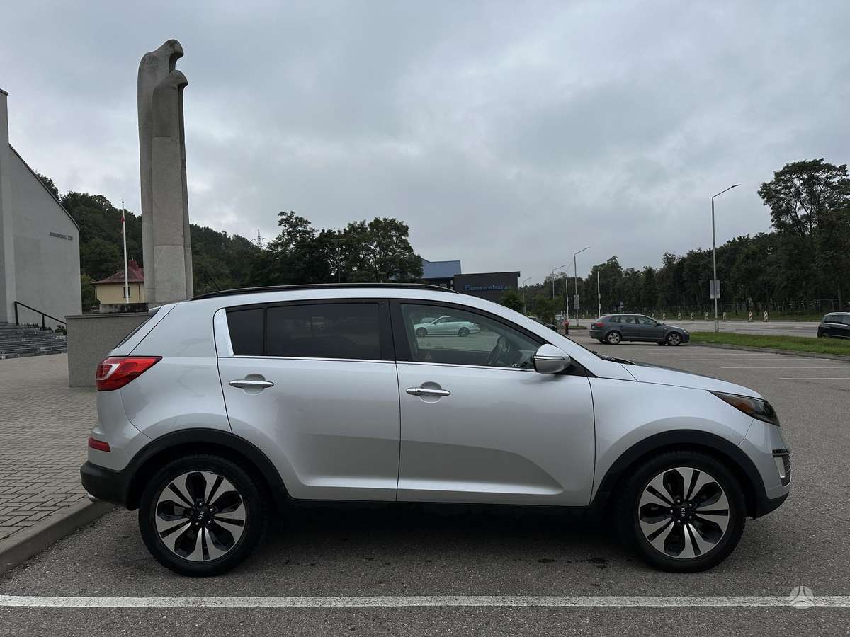 Kia Sportage 2012 — двигун 1998 cm³, 163 HP (120kW)