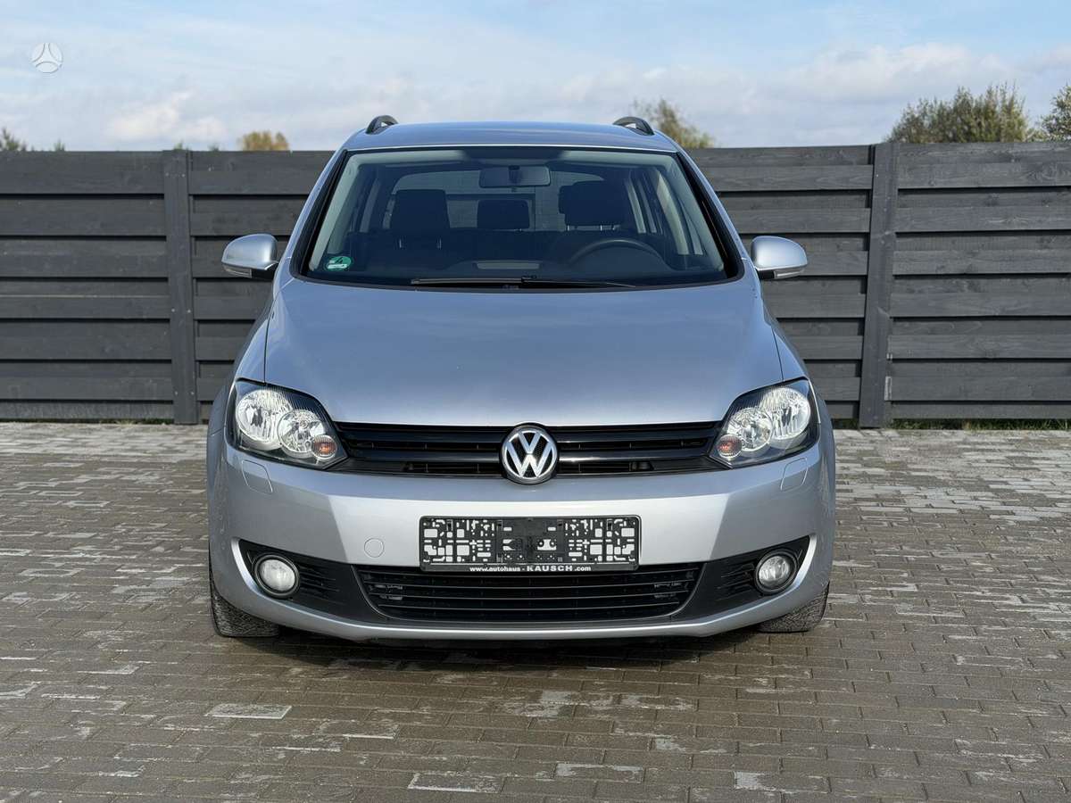 Volkswagen Golf 2012 — вигляд ззаду