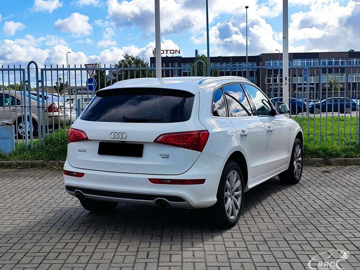 Audi Q5 2011 — салон