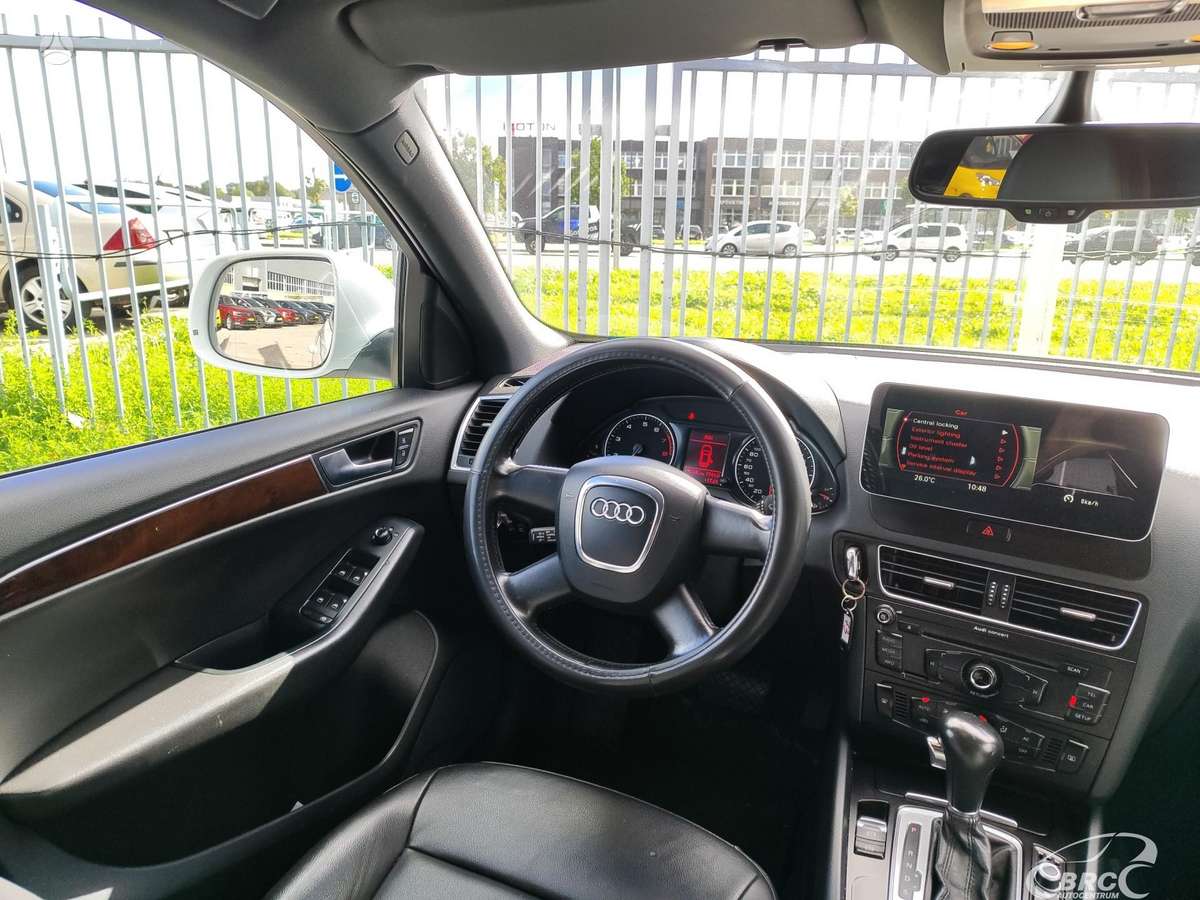 Audi Q5 2011 — двигун 1984 cm³, 211 HP (155kW)