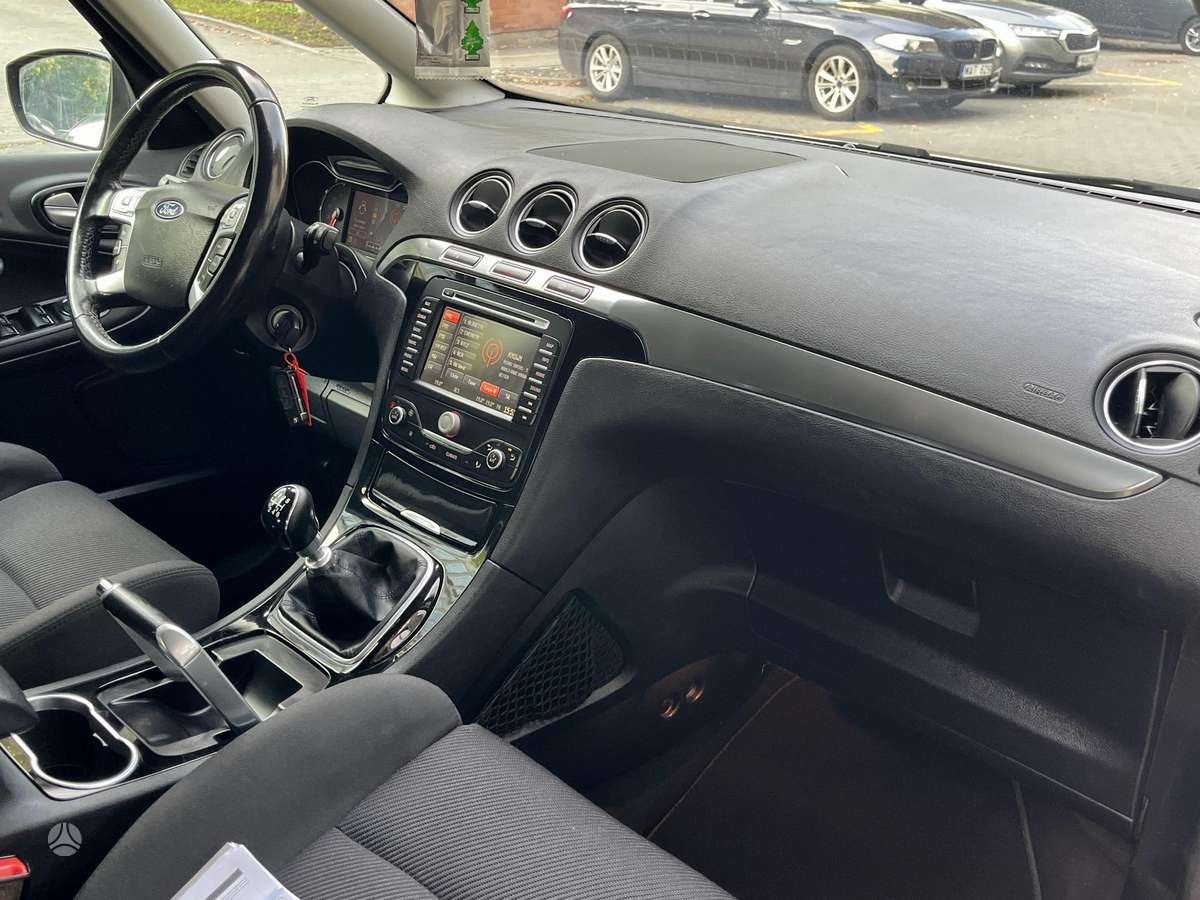 Ford Galaxy 2014 — вигляд ззаду