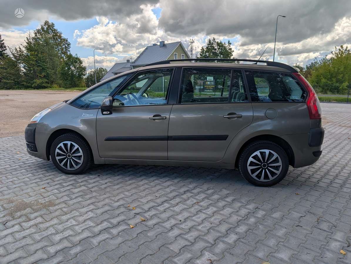 Citroen C4 2008 — rear view