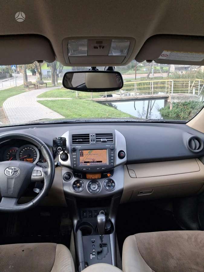 Toyota RAV4 2010 — фото 15