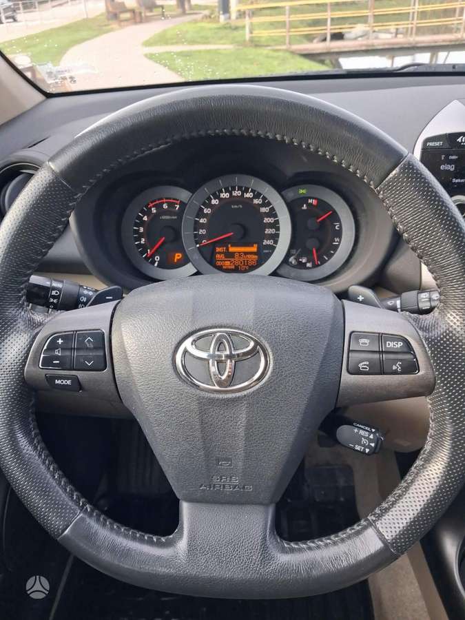 Toyota RAV4 2010 — фото 26