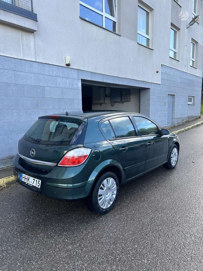 Opel Astra 2006 — engine 1600 cm³