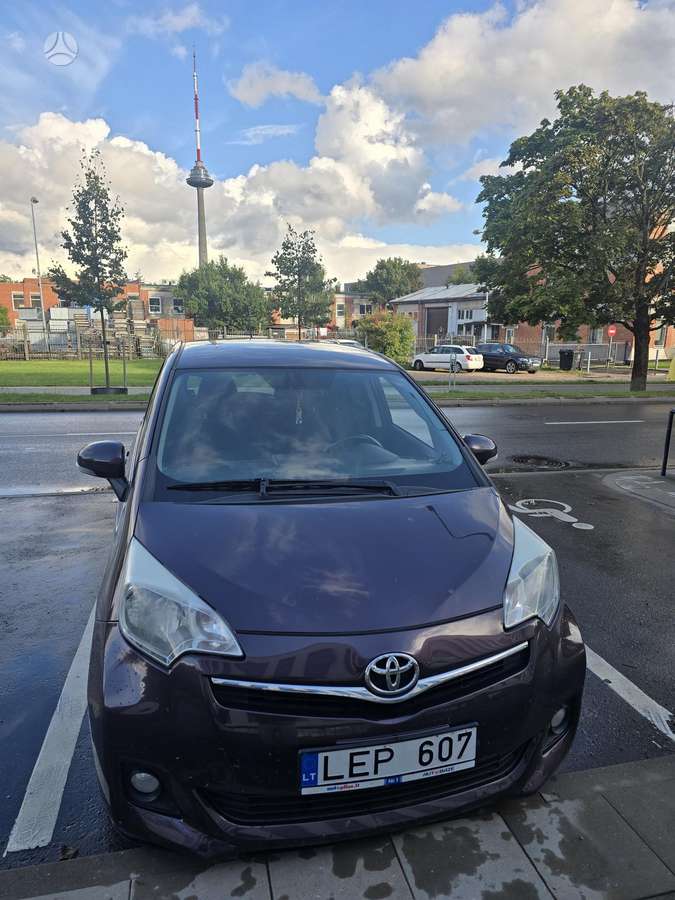 Toyota Verso-S 2013 — rear view