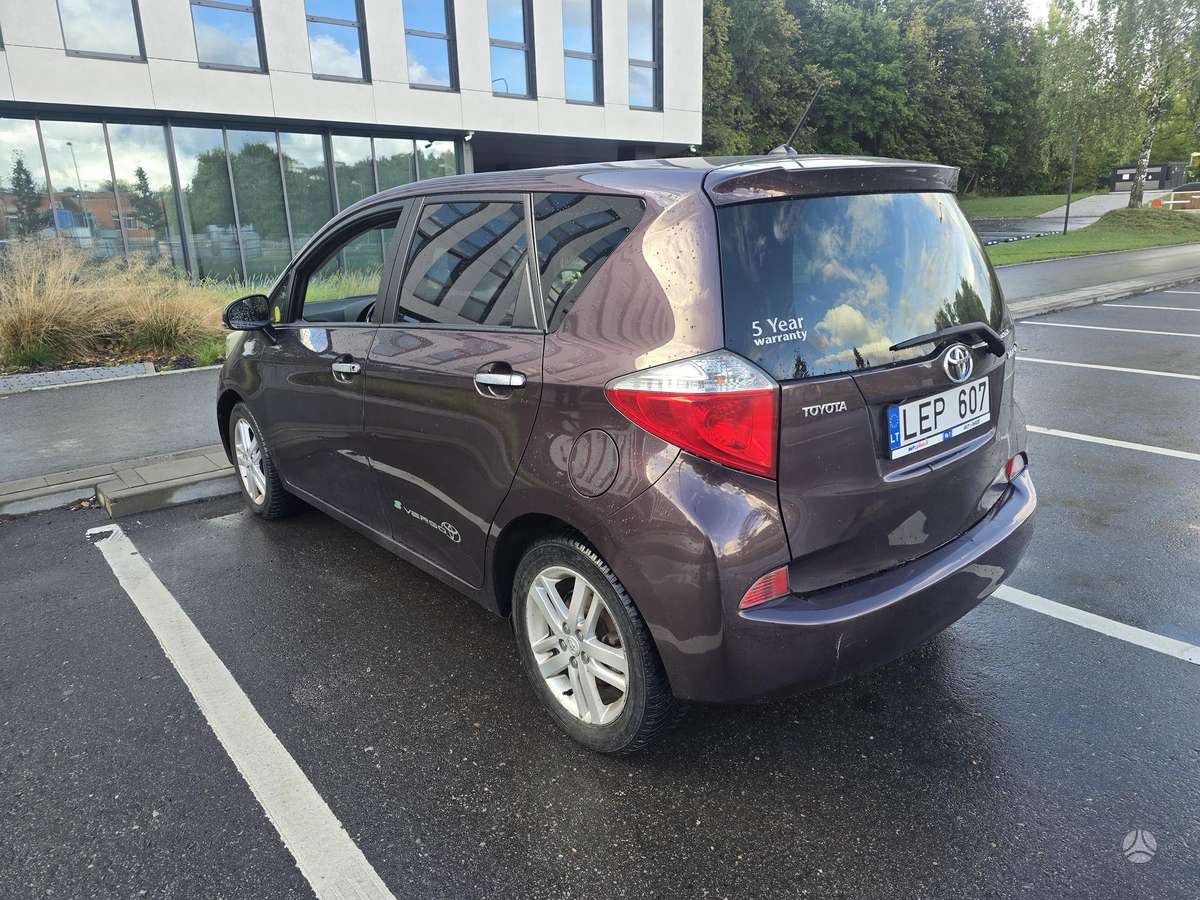 Toyota Verso-S 2013 — engine 1329 cm³, 98 HP (72kW)